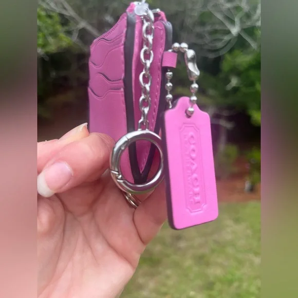 Coachtopia Wavy Zip Card Case with A Keyring 🩷 Bright Magenta 🩷Brand New w/Tags🩷 - Picture 9 of 9